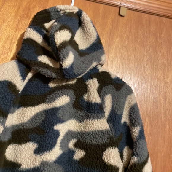 •SO•BLUE/GREEN/BROWN CAMO PRINTED SHERPA FULL ZIP FAUX FUR JACKET SIZE MEDIUM - Picture 6 of 7